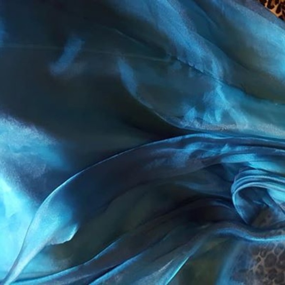 MAKE ME AN OFFER!!!  Beautiful Blue Teal Gown - Picture 5 of 5